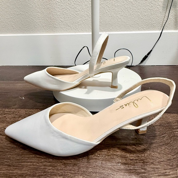 Lulus Shoes - Lulus White Slingback Kitten Heels – Pointed Toe (US 7)